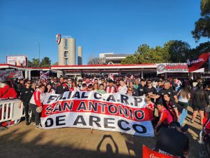Filial local de River llevó a más de 45 personas a conocer el Monumental