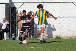 San Patricio le ganó 2 a 0 a Rivadavia y quedó solo en la punta
