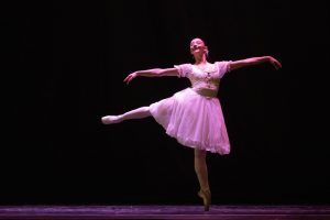 La danza brilló en el Cine Vieytes con Buenos Aires Ballet con la participación especial de la bailarina arequera Malena Sforzini