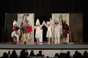 Humor y reflexión en el estreno de «Mientras tanto en el castillo»