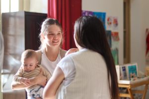 Hubo encuentro sobre crianza en el Cine Teatro Vieytes