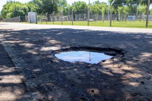 El camino de los clubes, de nuevo lleno de pozos tras la inundación
