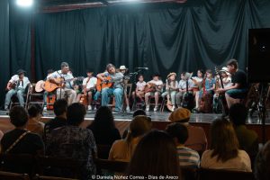 Coro y guitarra, en otra despedida de año de la EMMSA
