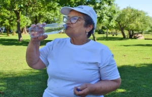 Fin de año con calor extremo: ¿cómo cuidar a niños, adultos mayores y mascotas?