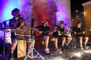 Clásicos internacionales con Rockustix en Santo Café