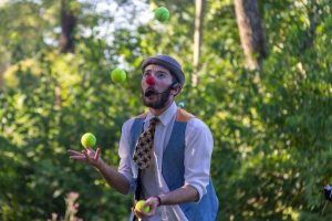 Circo y cumbia, ayer en la costanera