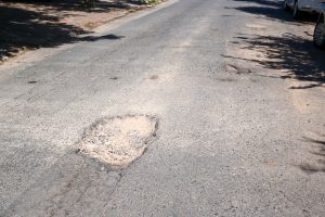 Italia, otra calle marcada por los pozos