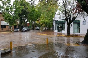 Cayeron 47 mm desde anoche y hay alerta por viento