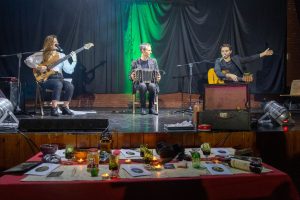 Antes de su gira europea, El Revire estrenó espectáculo tanguero