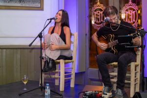 Show de Abril Olivera en el Mitre