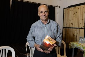 Fernando Goldar presentó oficialmente su libro «Mirada»