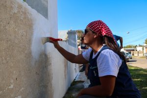 Jornada solidaria de pintura en la Escuela 8