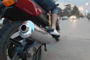 Vecinos juntan firmas contra los ruidos molestos de motos