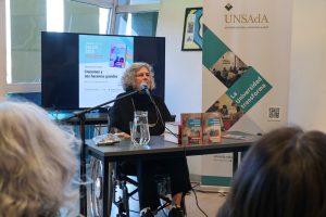 Daniela Daverio presentó su libro “Crecemos y nos hacemos grandes”