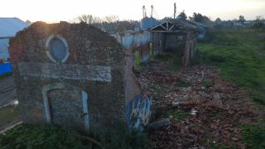 Se derrumbó parte de uno de los galpones del tren