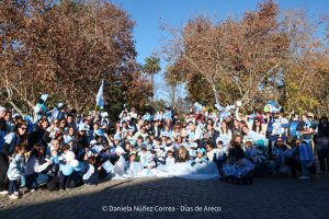 Todos alentando a la Selección: banderazo del Jardín Duende Azul