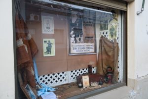 Se cumplen 100 años de la publicación de Don Segundo Sombra y las vidrieras se visten para celebrarlo